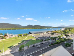3 BEDROOM CBD WATERFRONT LUXURY APARTMENT